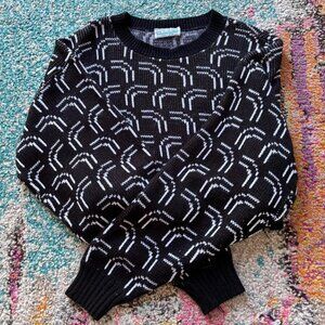 Vintage Black & White Geometric Cropped Knit Sweater – Retro Pattern Cozy Crewne